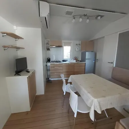 Mobile Home, Kamp